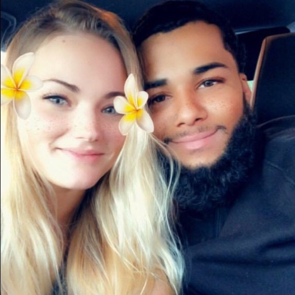 Meet your Posher, Selena - Picture 3 of 3